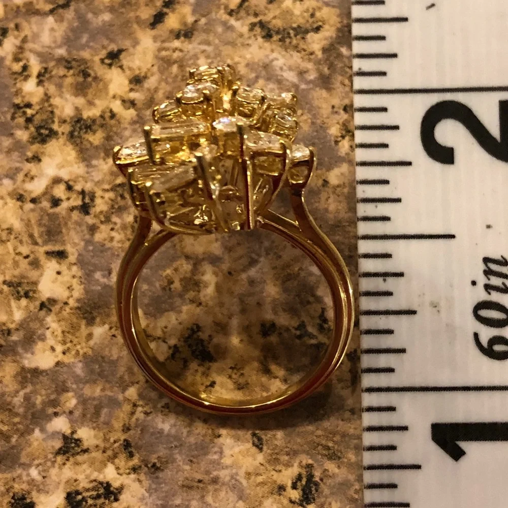 Vintage 18K Yellow Gold Diamond Cluster Cocktail Ring Around Size 6